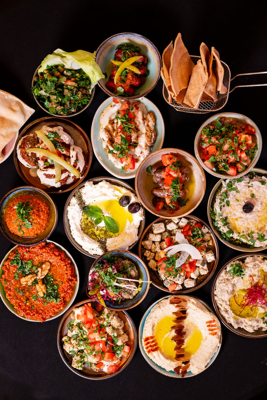 Une table dressée aux Fables du Liban